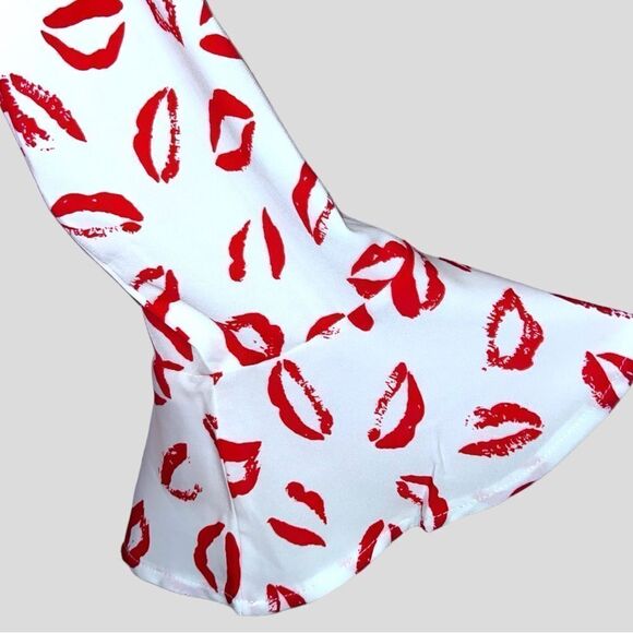 Shein very nice white blouse with red lipstick print! Bell sleeves too. New - Picture 6 of 9